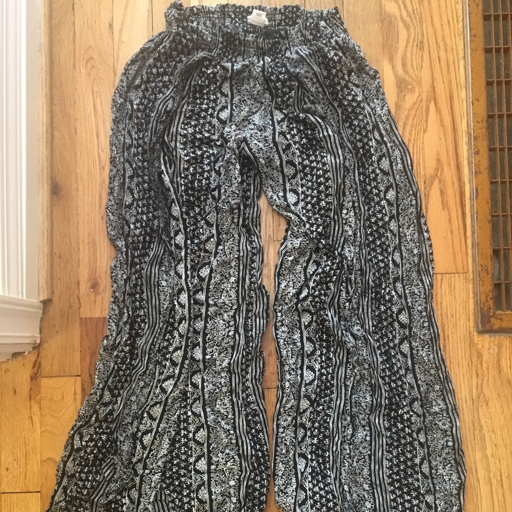 Lulu’s flowy pants